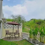 Tabebuya Rumah Liburan Keluarga